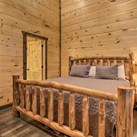 Luxe Cabin With Home Theater Less Than 2 Miles To Gatlinburg Eksteriør bilde
