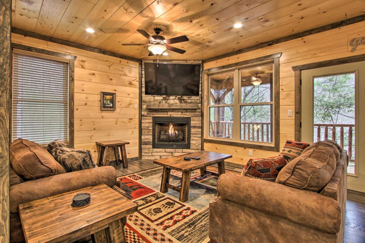 Luxe Cabin With Home Theater Less Than 2 Miles To Gatlinburg Eksteriør bilde