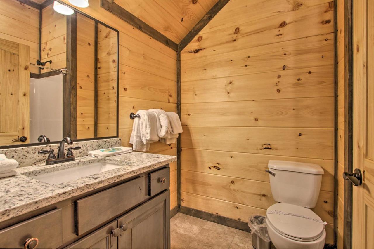 Luxe Cabin With Home Theater Less Than 2 Miles To Gatlinburg Eksteriør bilde