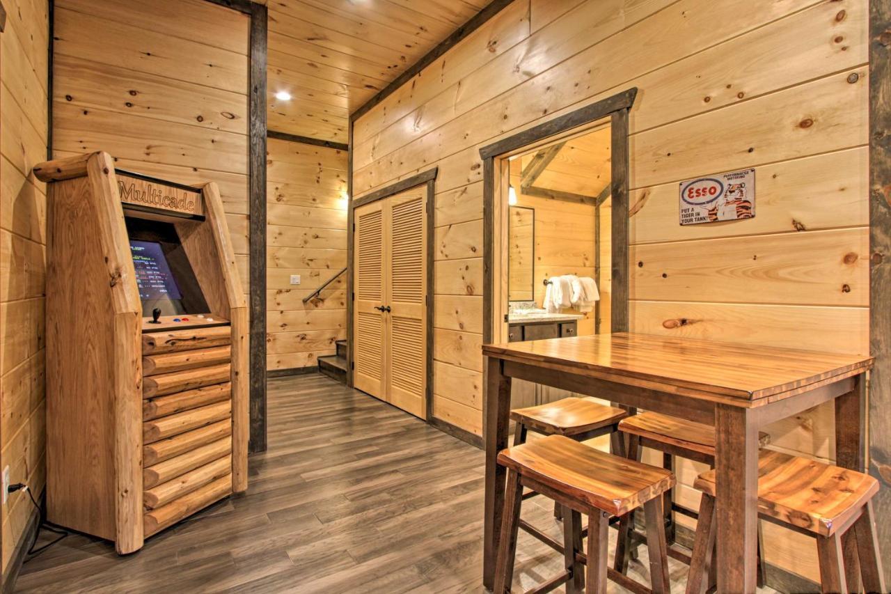 Luxe Cabin With Home Theater Less Than 2 Miles To Gatlinburg Eksteriør bilde
