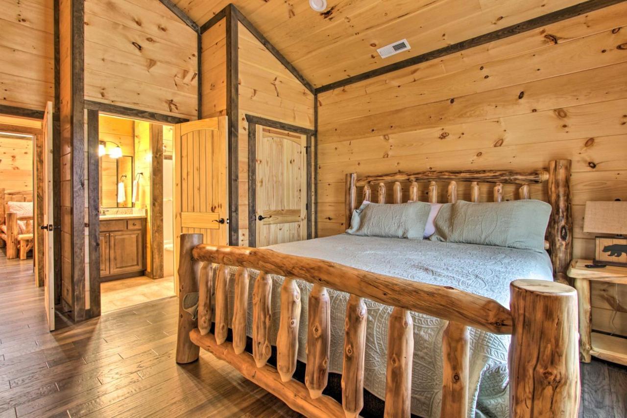 Luxe Cabin With Home Theater Less Than 2 Miles To Gatlinburg Eksteriør bilde