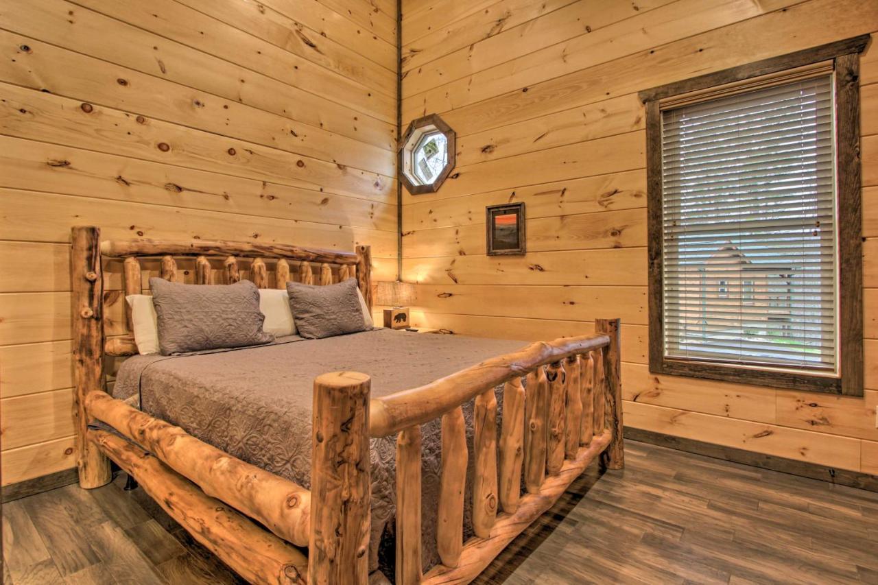 Luxe Cabin With Home Theater Less Than 2 Miles To Gatlinburg Eksteriør bilde