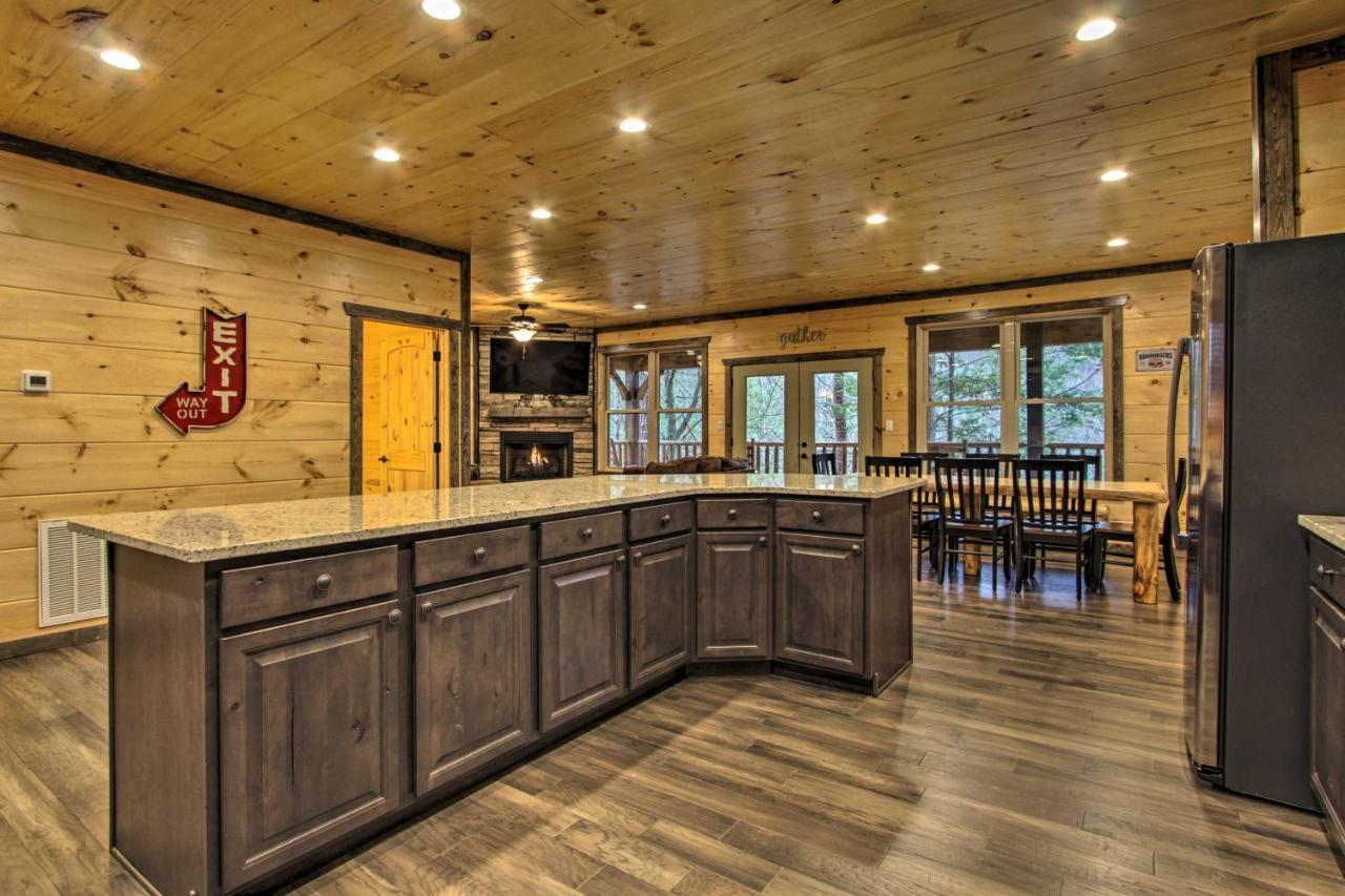Luxe Cabin With Home Theater Less Than 2 Miles To Gatlinburg Eksteriør bilde