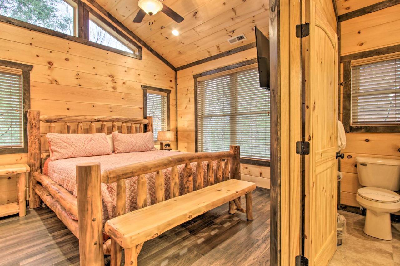 Luxe Cabin With Home Theater Less Than 2 Miles To Gatlinburg Eksteriør bilde