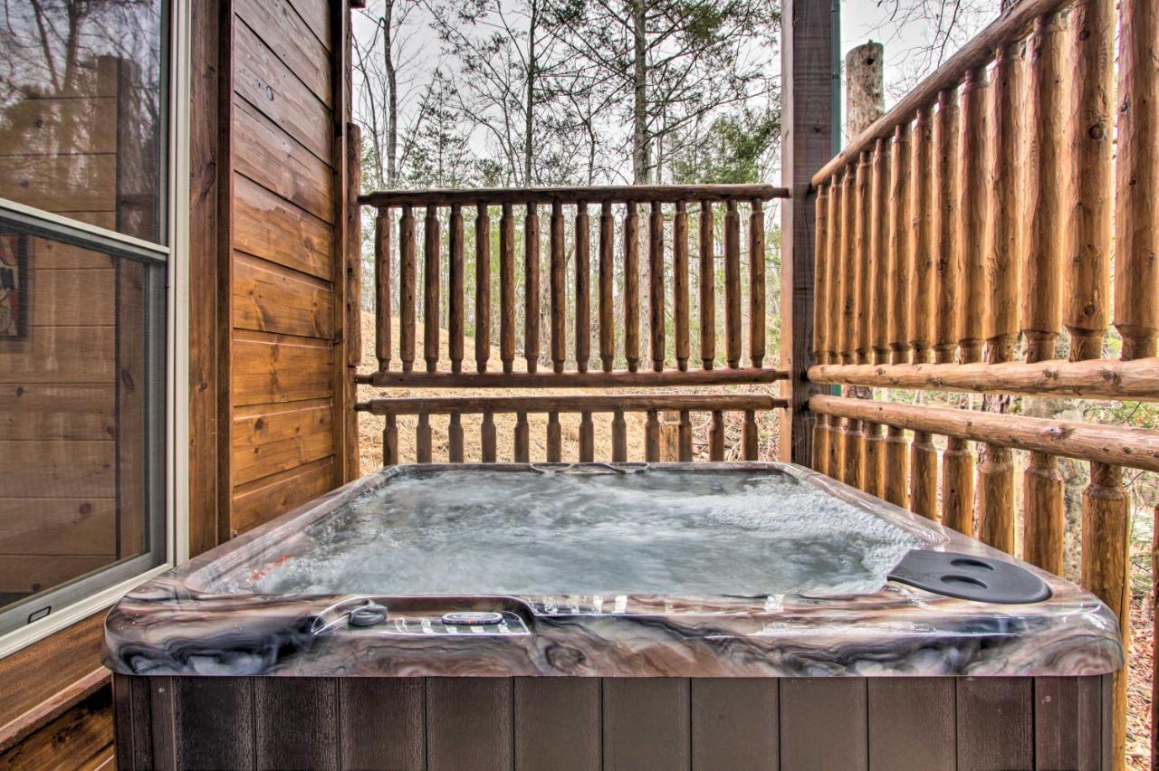 Luxe Cabin With Home Theater Less Than 2 Miles To Gatlinburg Eksteriør bilde