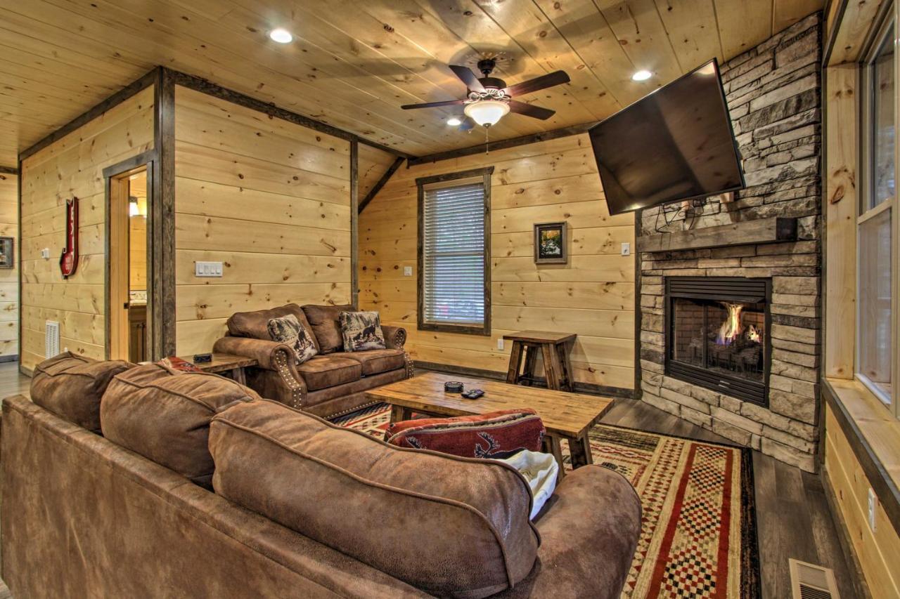 Luxe Cabin With Home Theater Less Than 2 Miles To Gatlinburg Eksteriør bilde