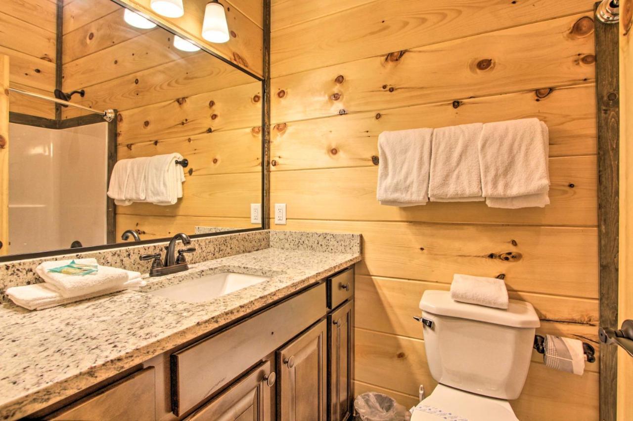 Luxe Cabin With Home Theater Less Than 2 Miles To Gatlinburg Eksteriør bilde