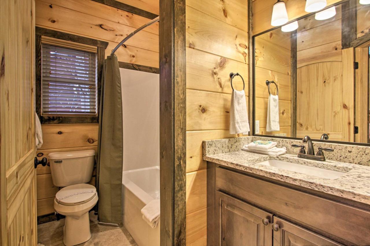 Luxe Cabin With Home Theater Less Than 2 Miles To Gatlinburg Eksteriør bilde