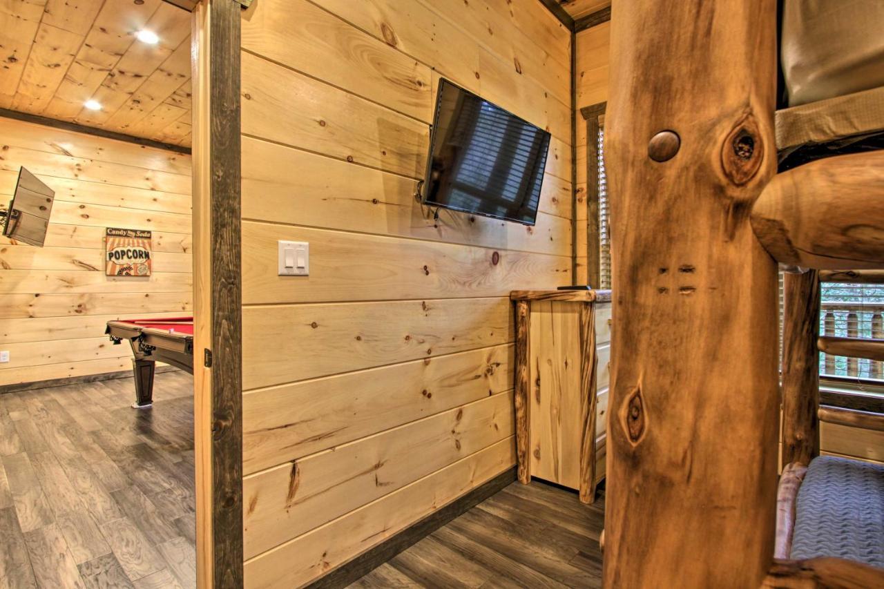 Luxe Cabin With Home Theater Less Than 2 Miles To Gatlinburg Eksteriør bilde