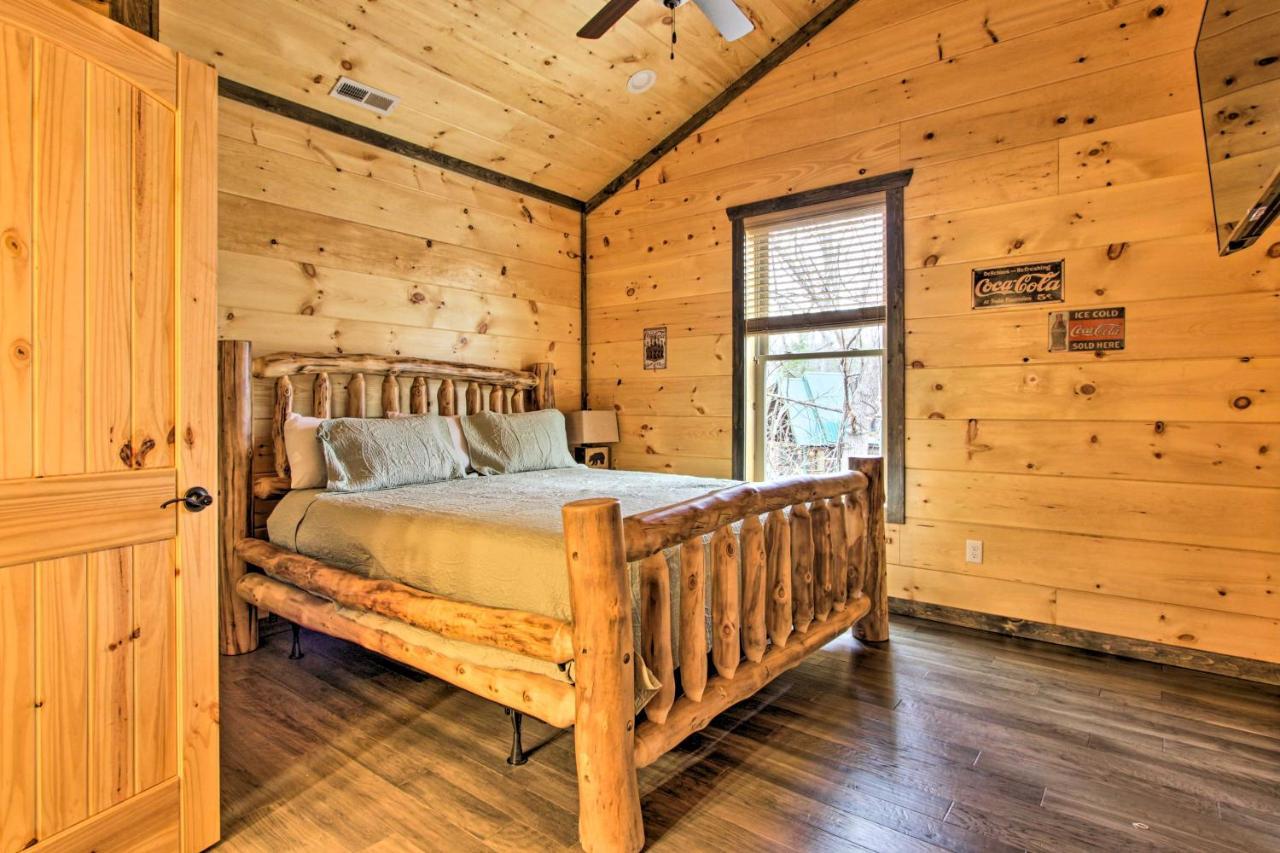 Luxe Cabin With Home Theater Less Than 2 Miles To Gatlinburg Eksteriør bilde