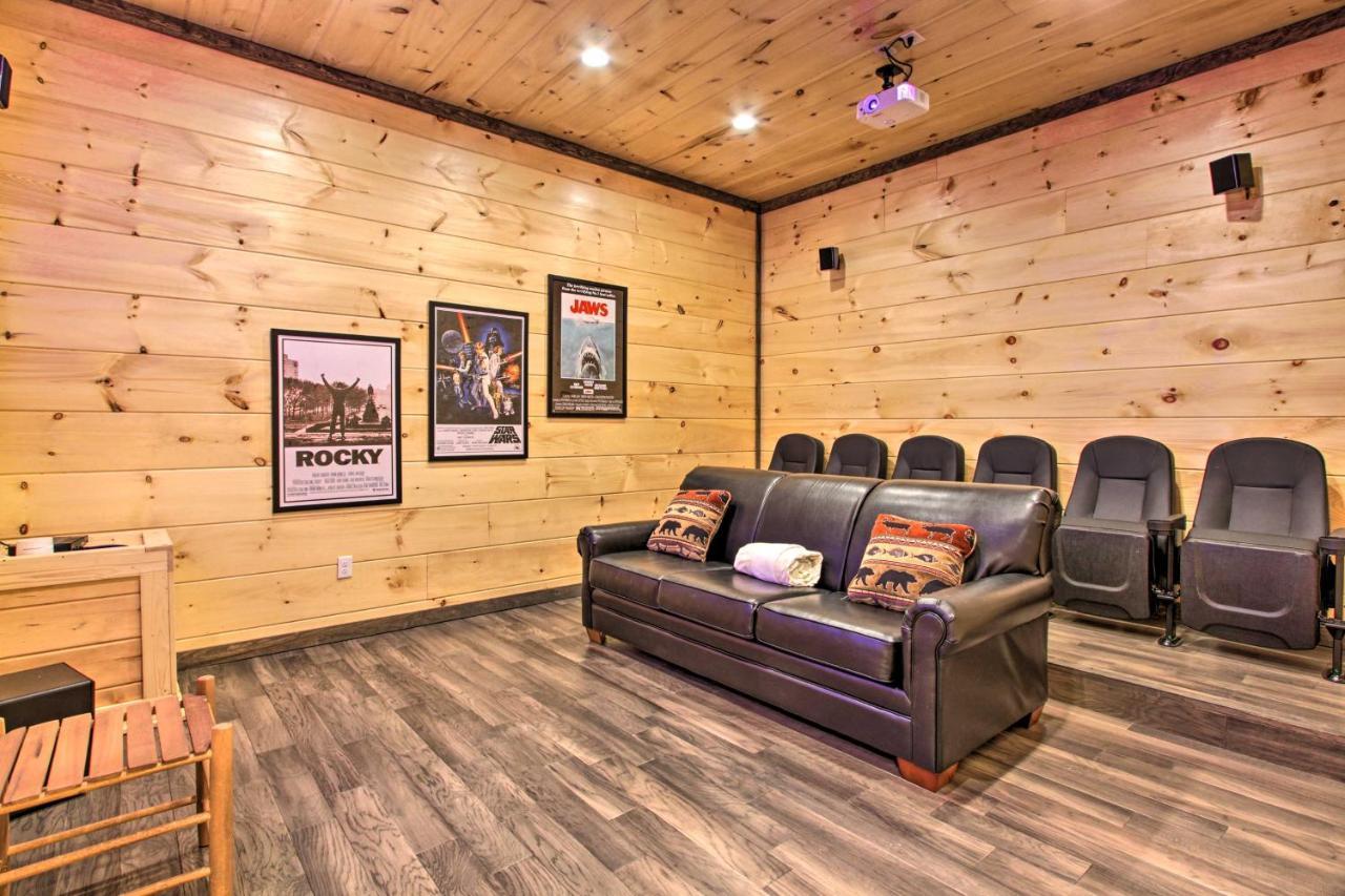 Luxe Cabin With Home Theater Less Than 2 Miles To Gatlinburg Eksteriør bilde