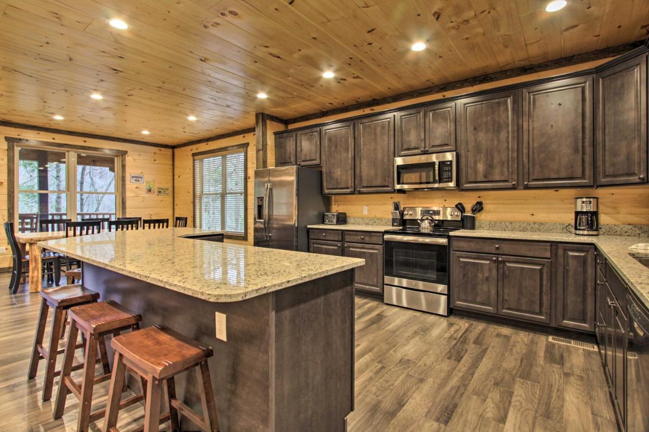 Luxe Cabin With Home Theater Less Than 2 Miles To Gatlinburg Eksteriør bilde