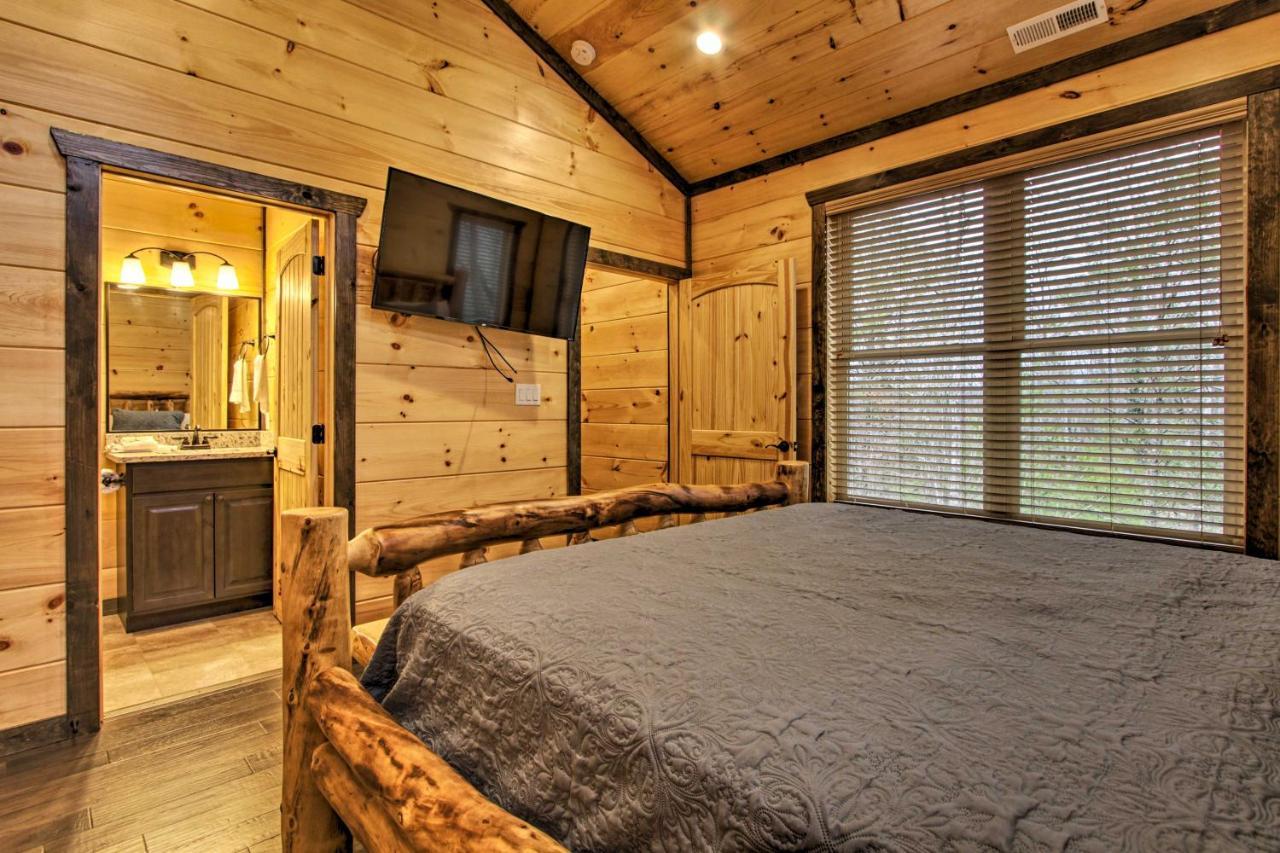 Luxe Cabin With Home Theater Less Than 2 Miles To Gatlinburg Eksteriør bilde