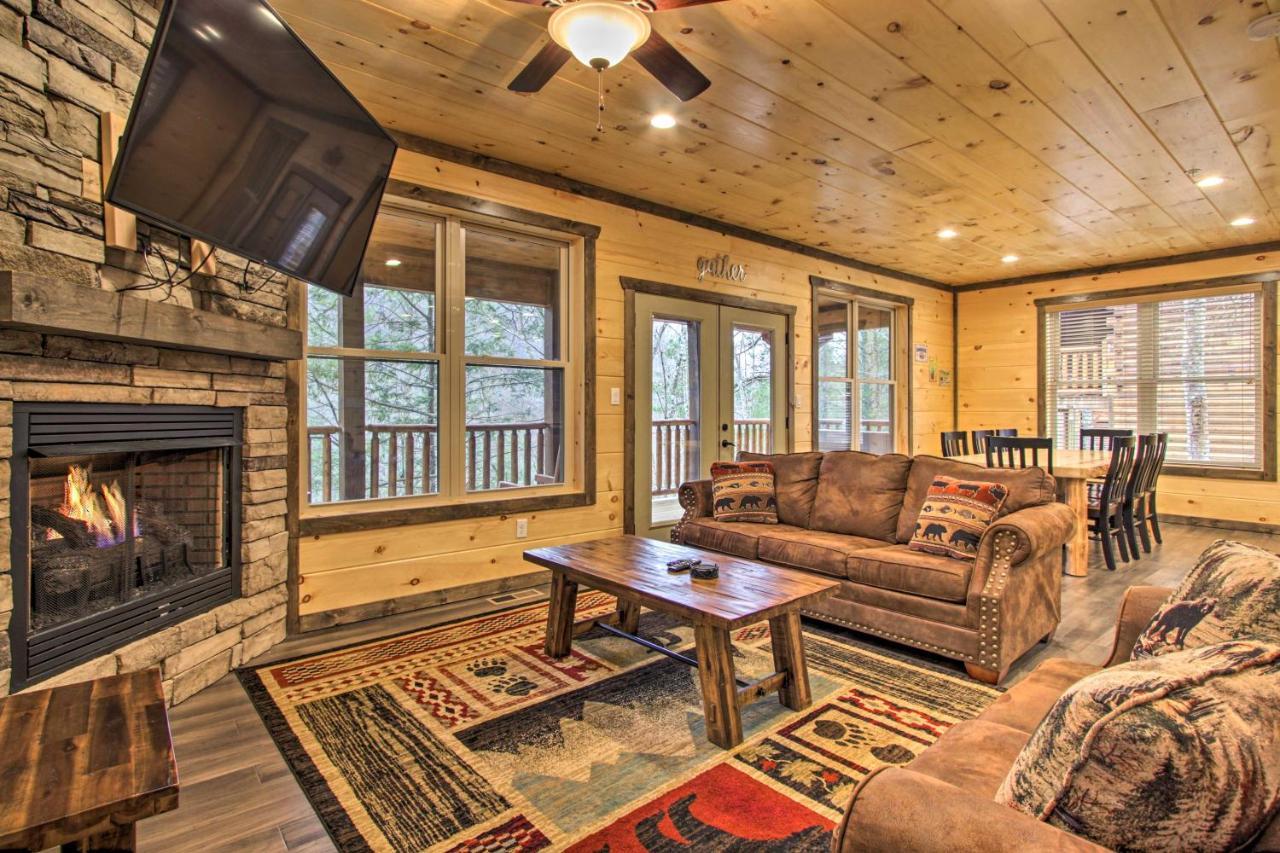 Luxe Cabin With Home Theater Less Than 2 Miles To Gatlinburg Eksteriør bilde